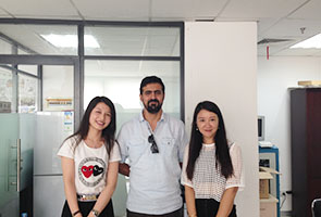 Visita del cliente a la oficina de Alucoworld
